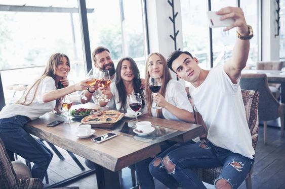 imagen-gente-festejando